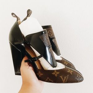 Louis Vuitton Headline Pump
